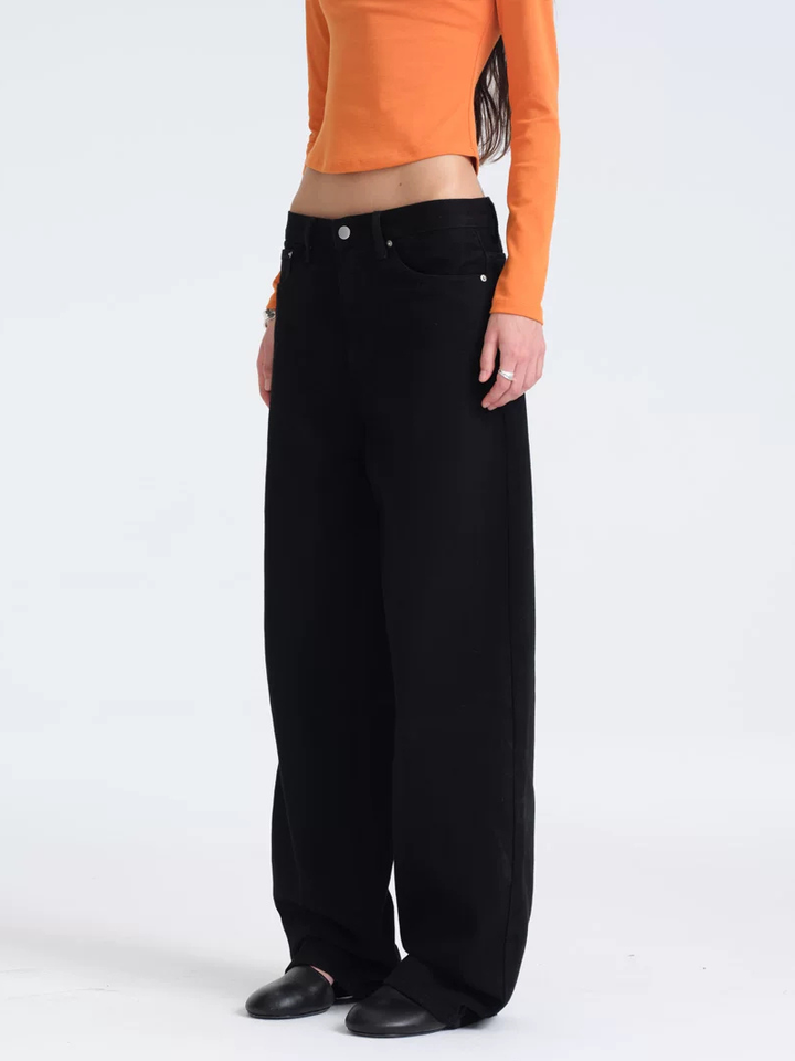 Loose Fit Curved Jeans