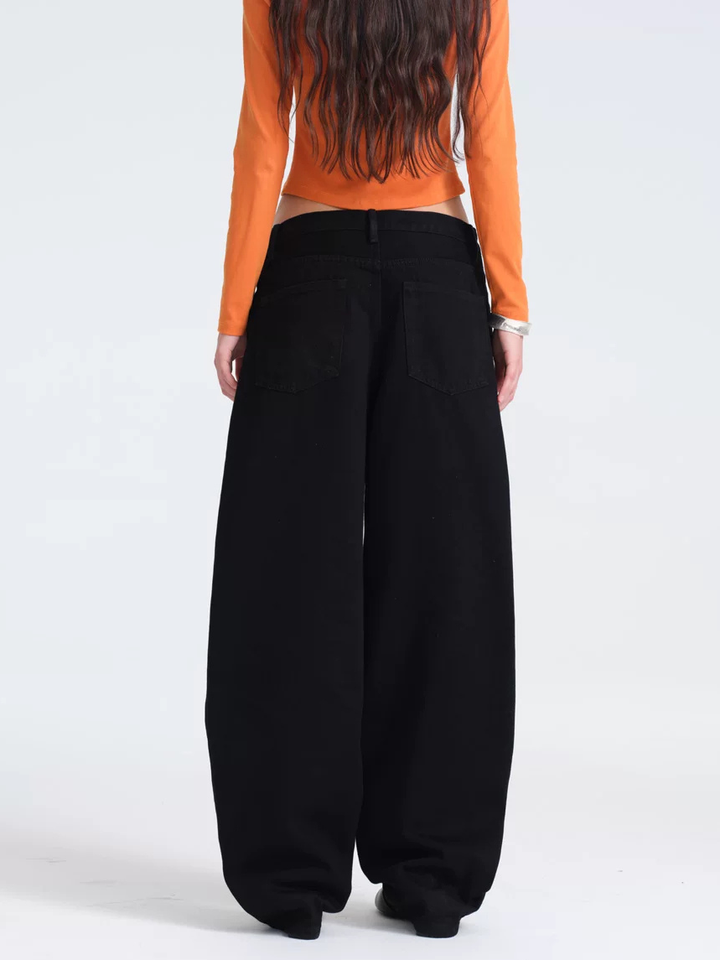 Loose Fit Curved Jeans
